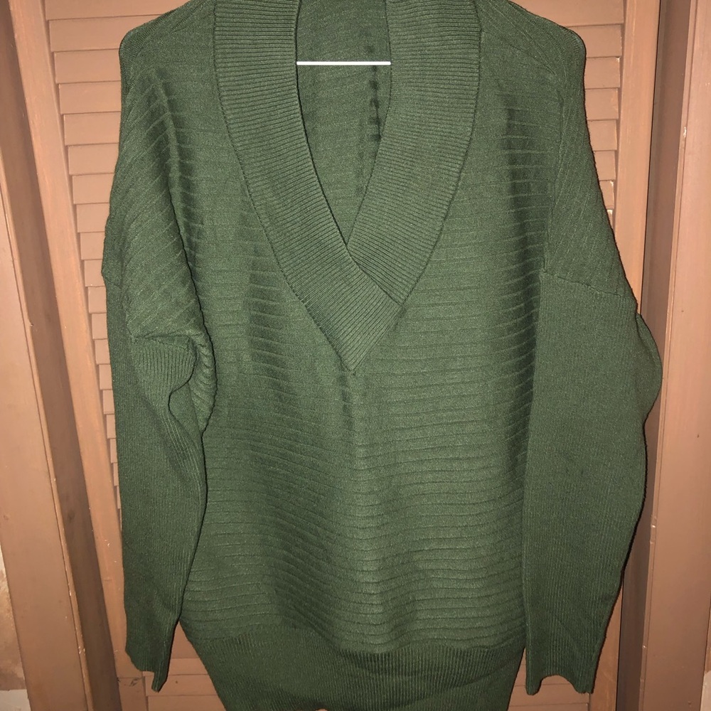 Time and Tru Women's V-Neck Sweater - Olive Green